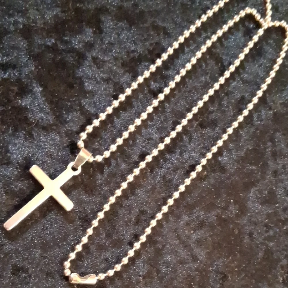 Silver Stainless Steel Cross Pendant Necklace 20 In Long Perfect Size.